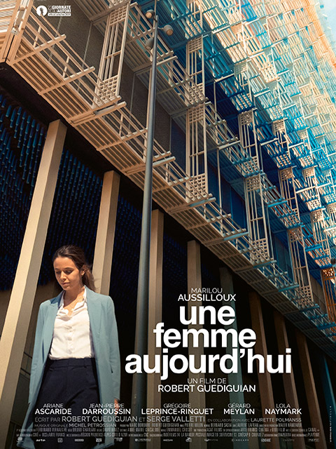 UNE FEMME AUJOURD'HUI